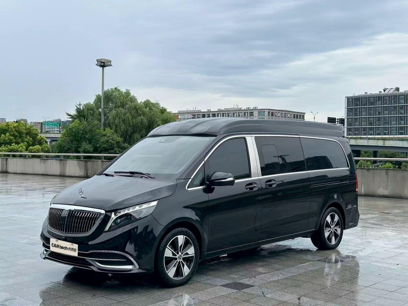 Mercedes-Benz V 2023