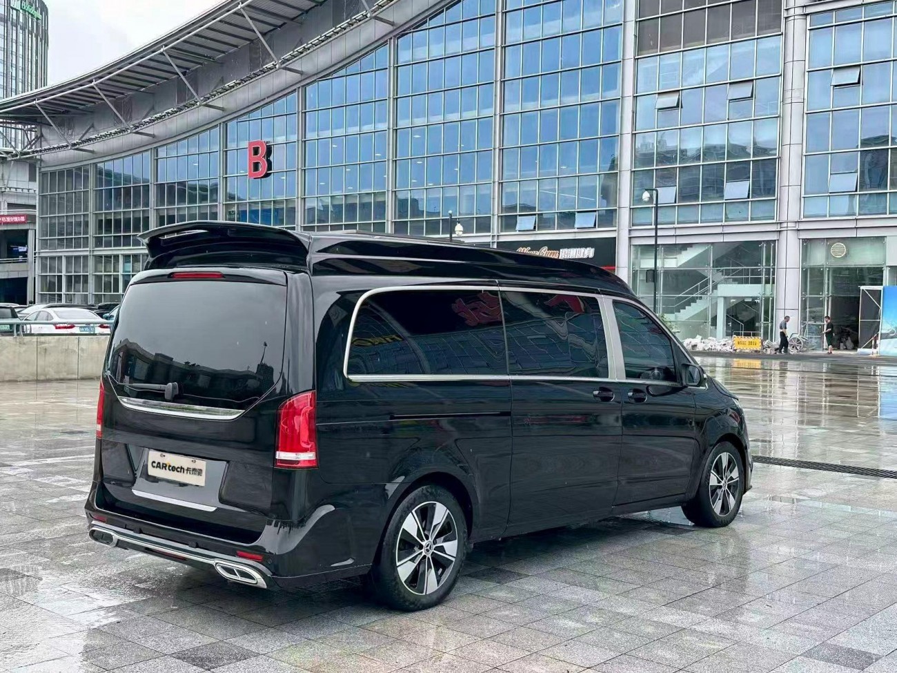Mercedes-Benz V 2023