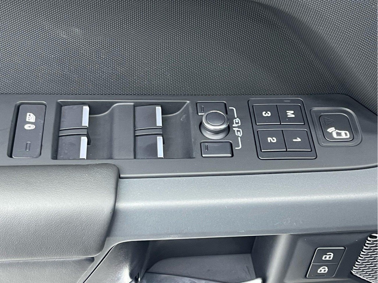 Land Rover Defender 2021