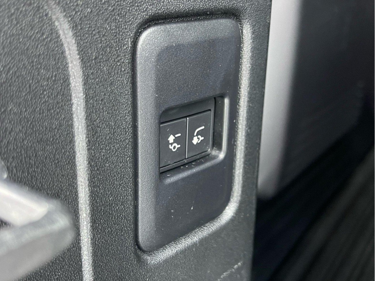 Land Rover Defender 2021