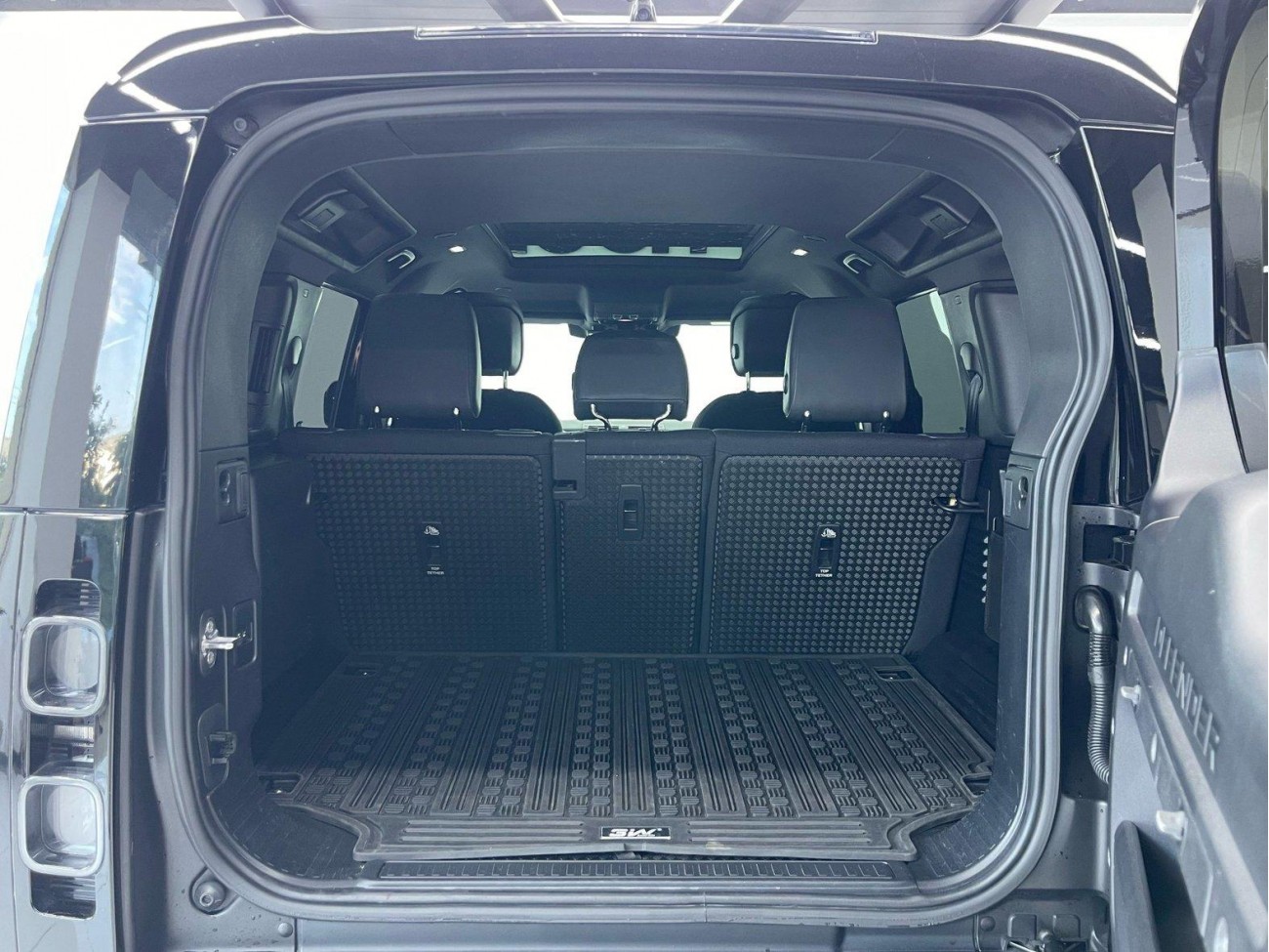 Land Rover Defender 2021
