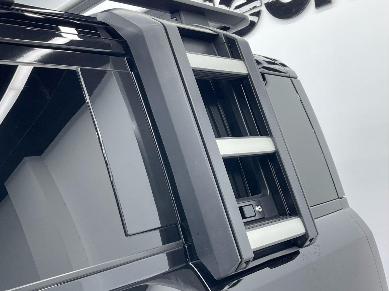 Land Rover Defender 2021
