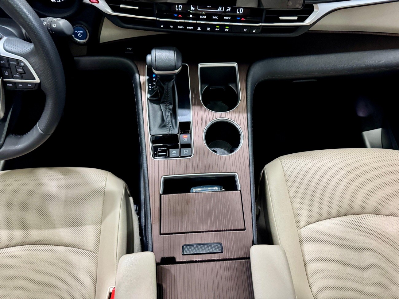 Toyota Granvia 2024