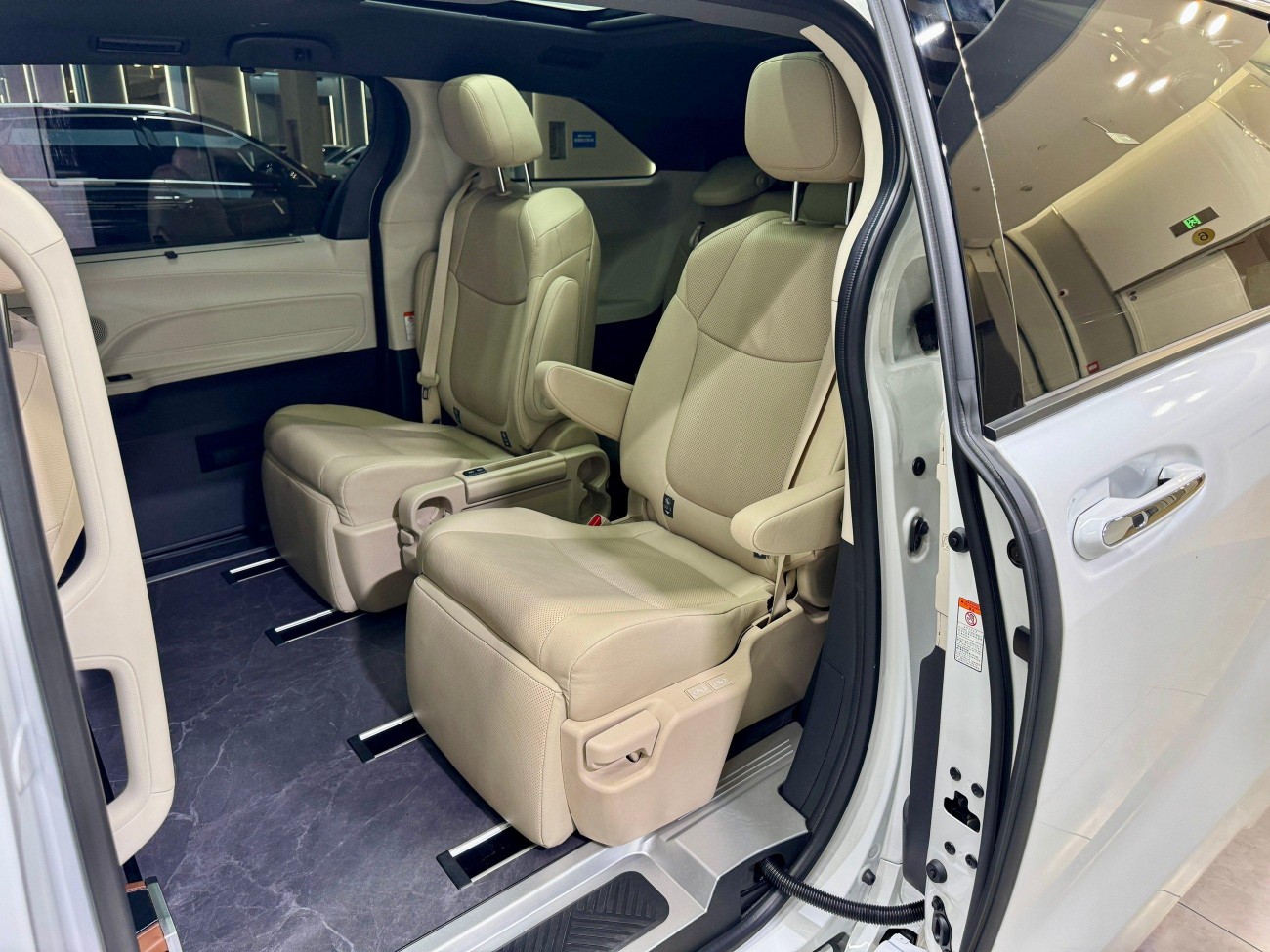 Toyota Granvia 2024
