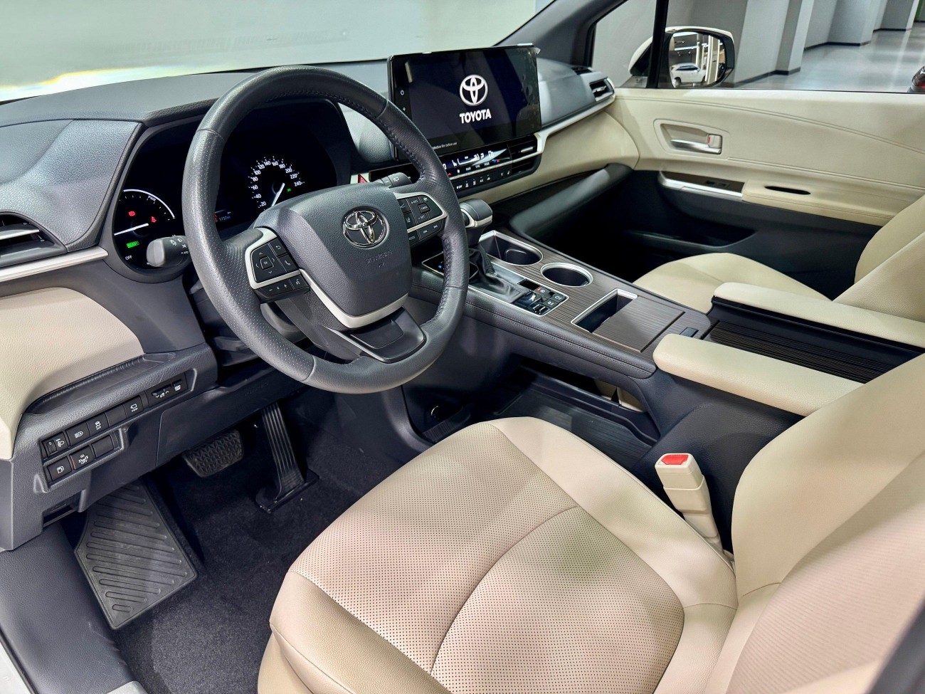 Toyota Granvia 2024