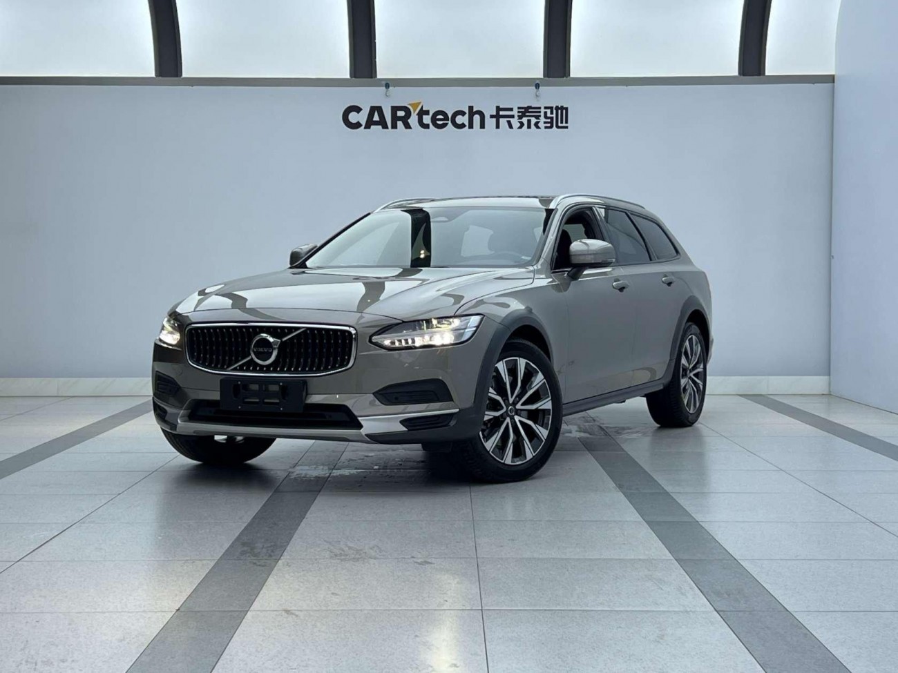 Volvo V90 2023