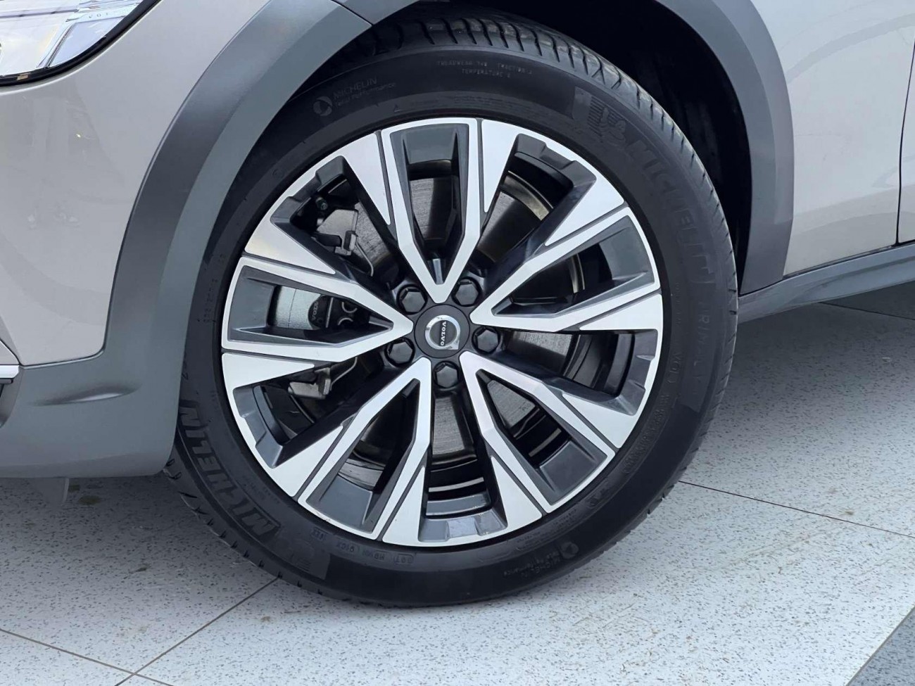 Volvo V90 2023