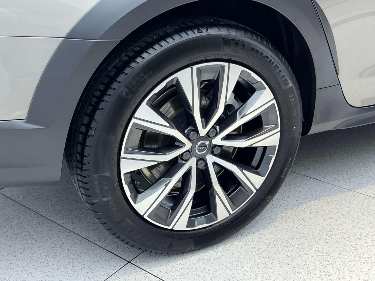 Volvo V90 2023