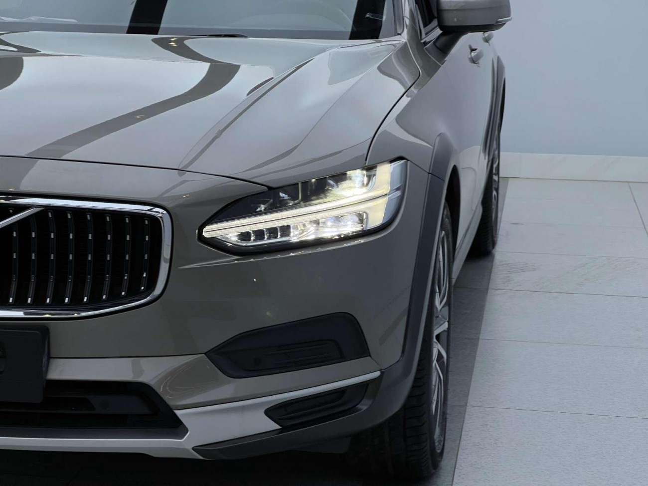 Volvo V90 2023