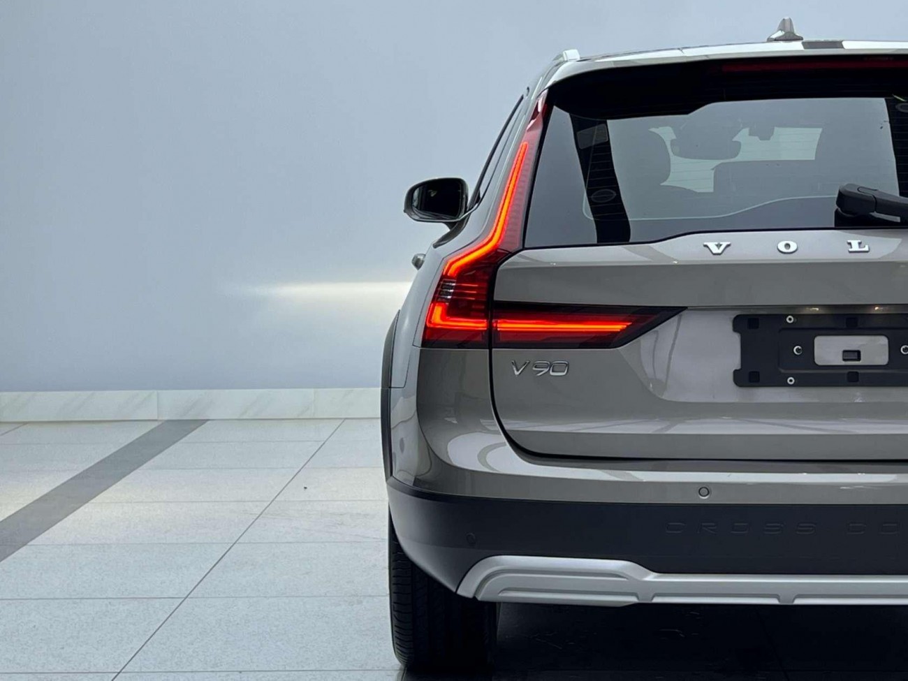 Volvo V90 2023