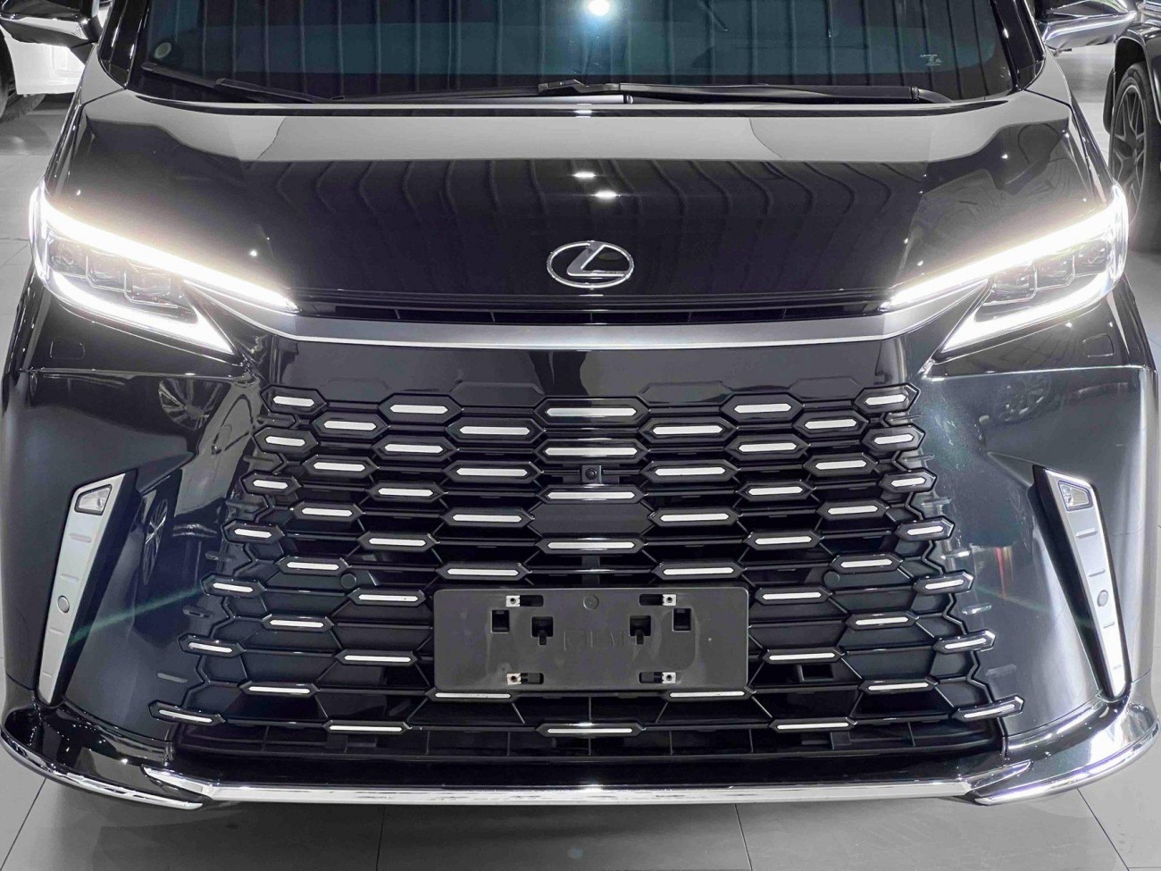 Lexus LM 350h 2024