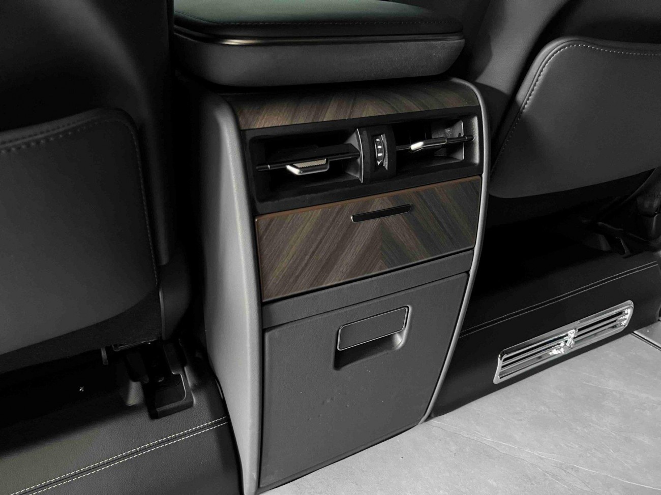 Lexus LM 350h 2024