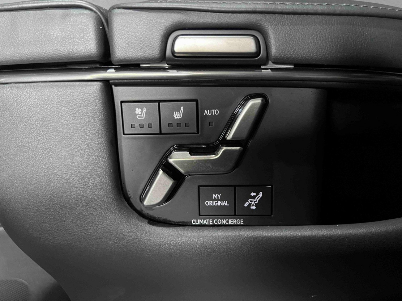 Lexus LM 350h 2024