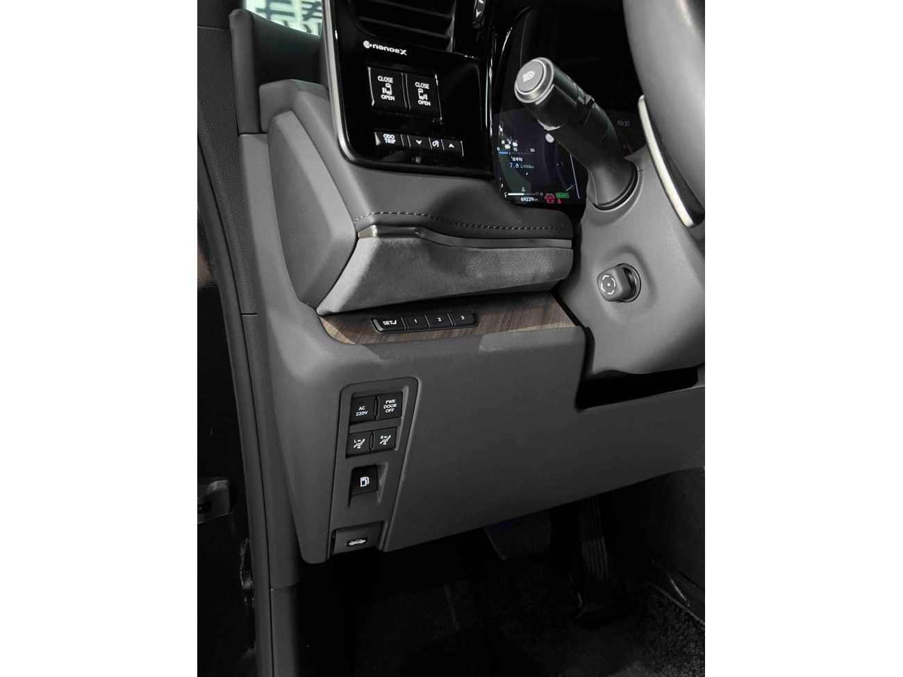 Lexus LM 350h 2024