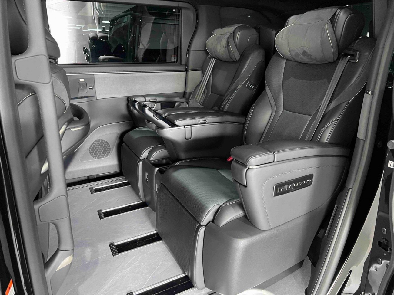 Lexus LM 350h 2024