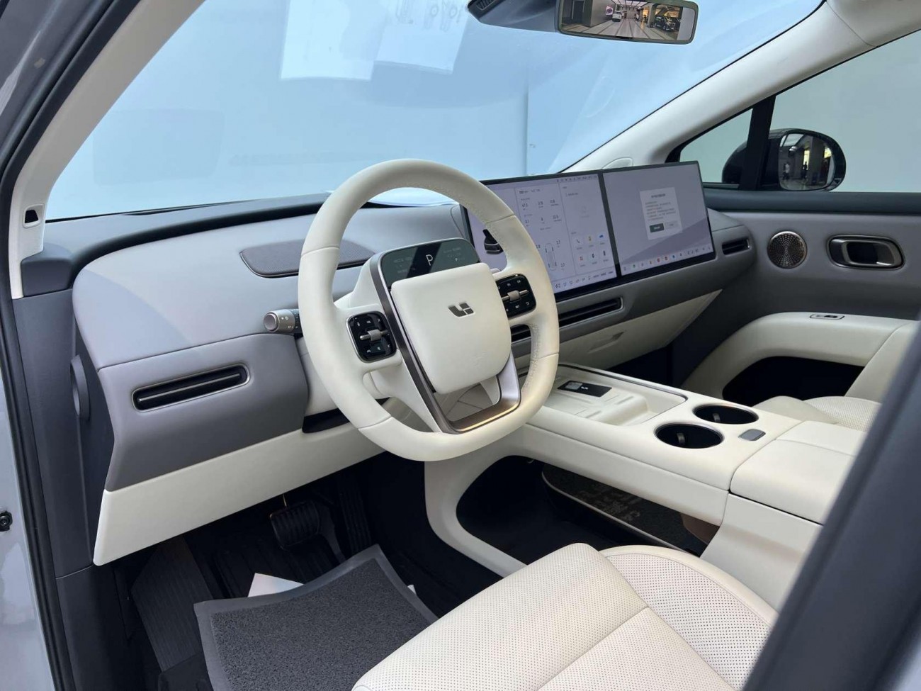 Li Auto i8 2025