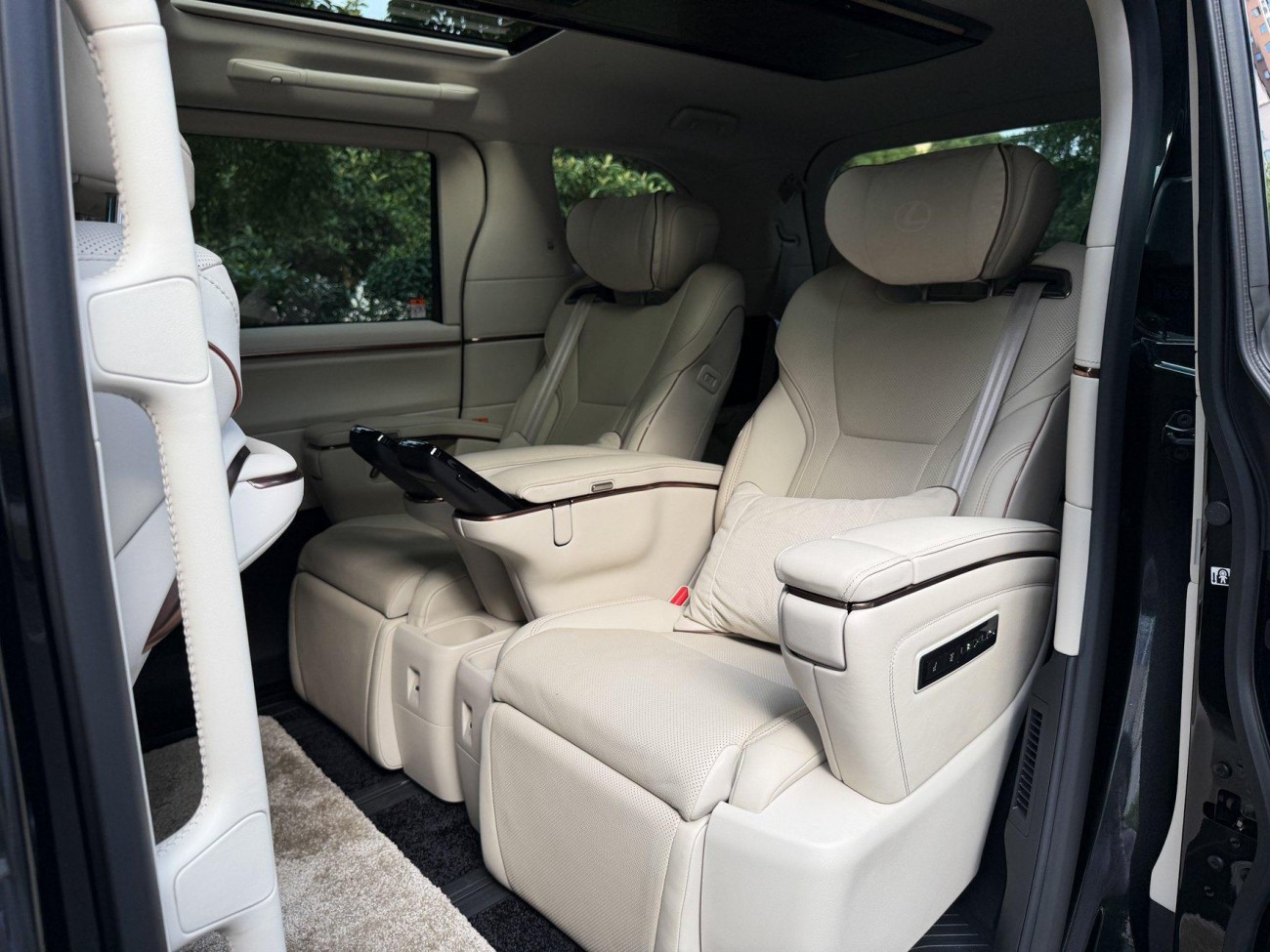Lexus LM 500h 2024