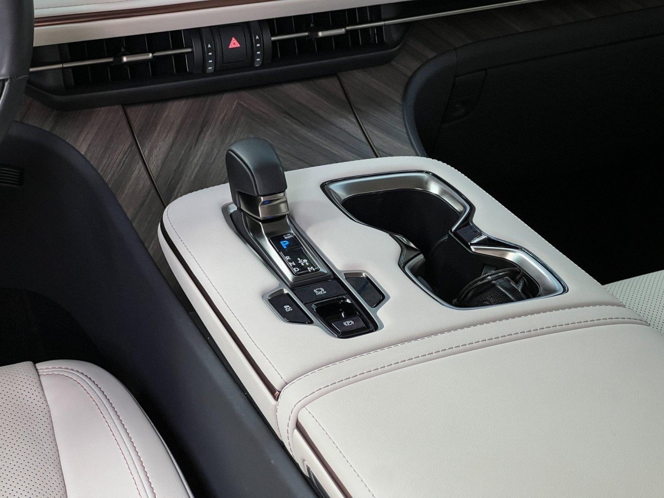 Lexus LM 500h 2024