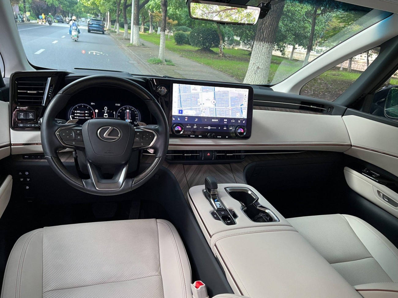 Lexus LM 500h 2024