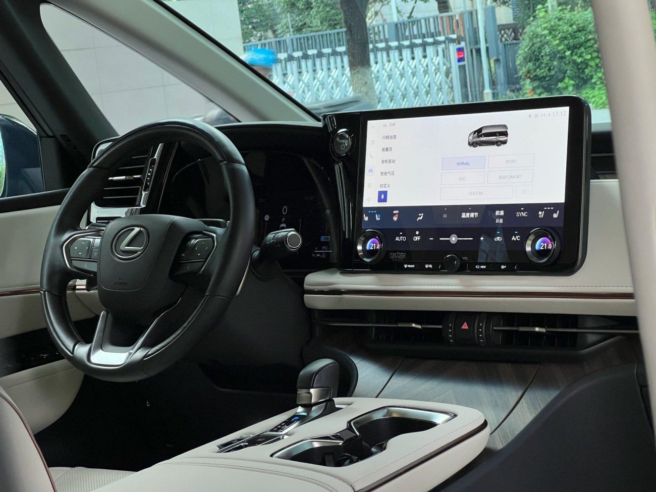 Lexus LM 500h 2024