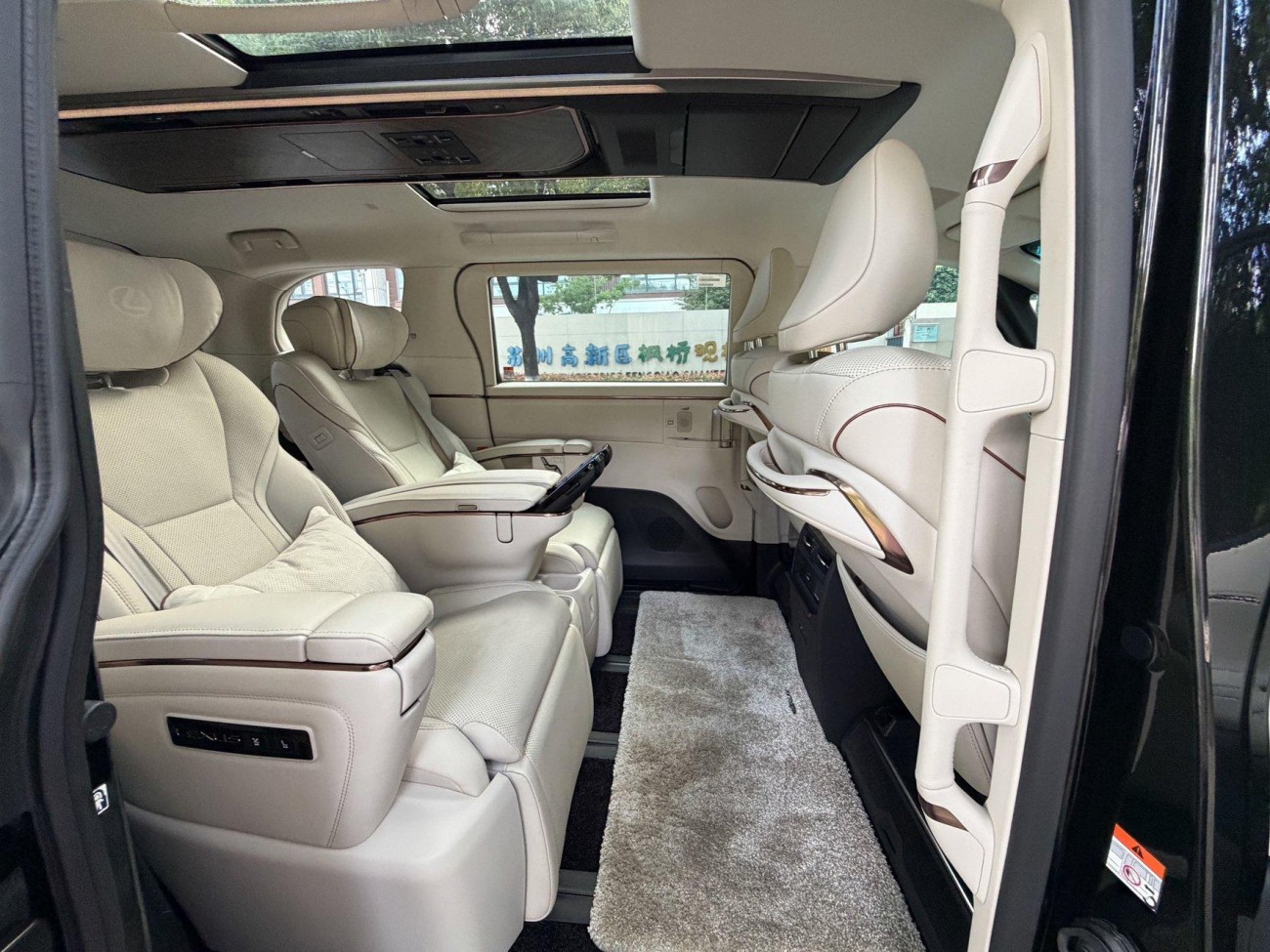 Lexus LM 500h 2024