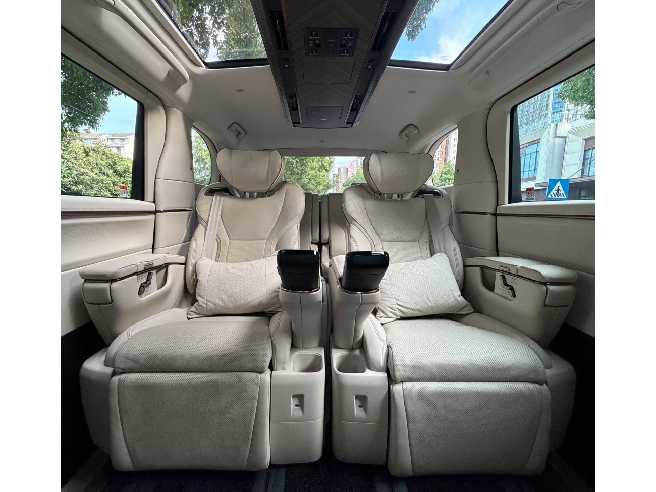 Lexus LM 500h 2024