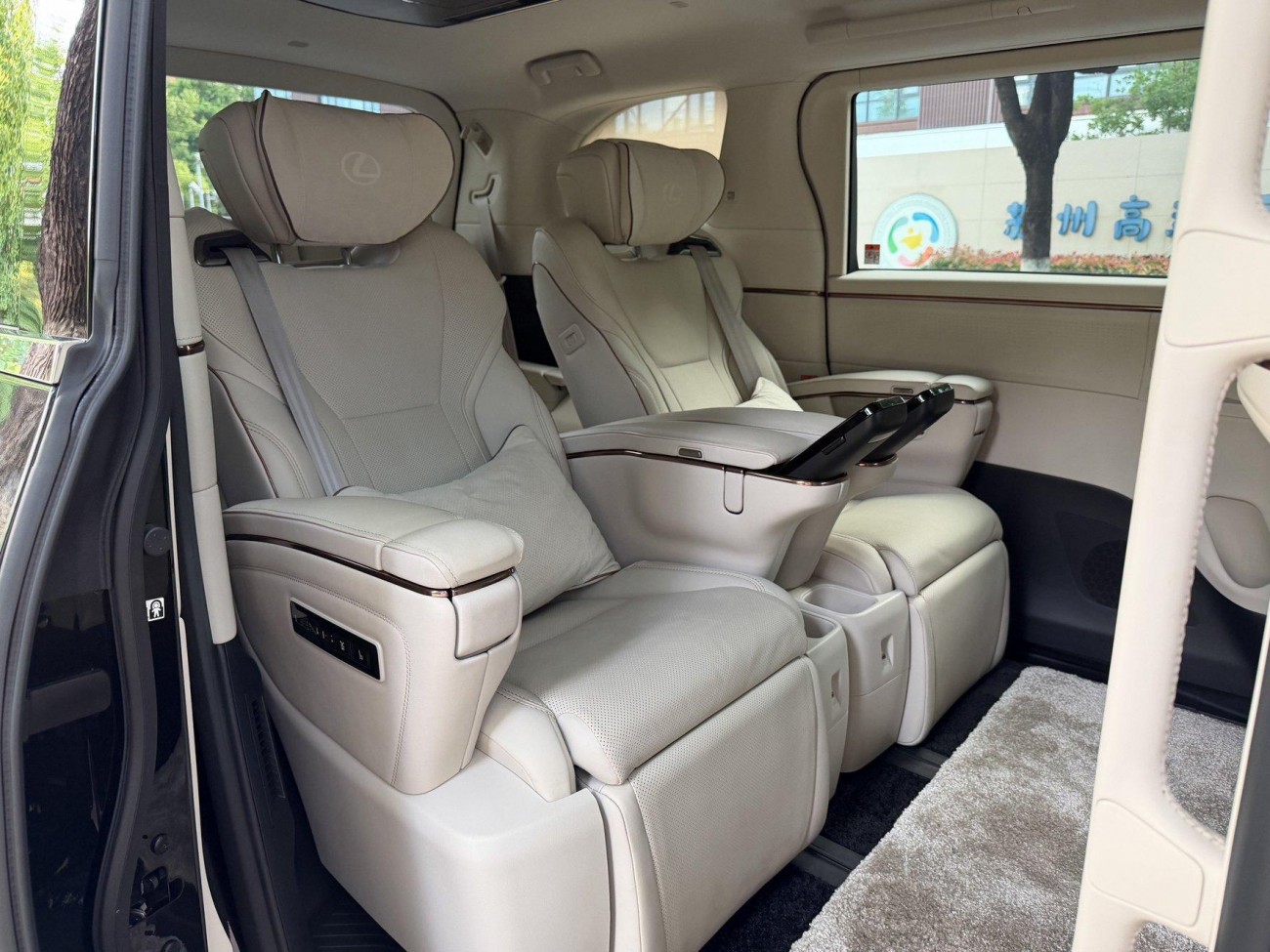 Lexus LM 500h 2024