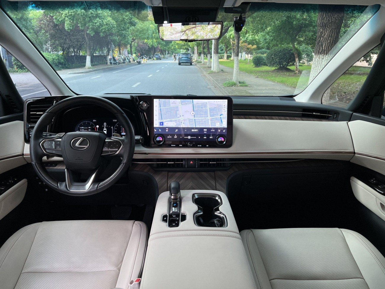 Lexus LM 500h 2024