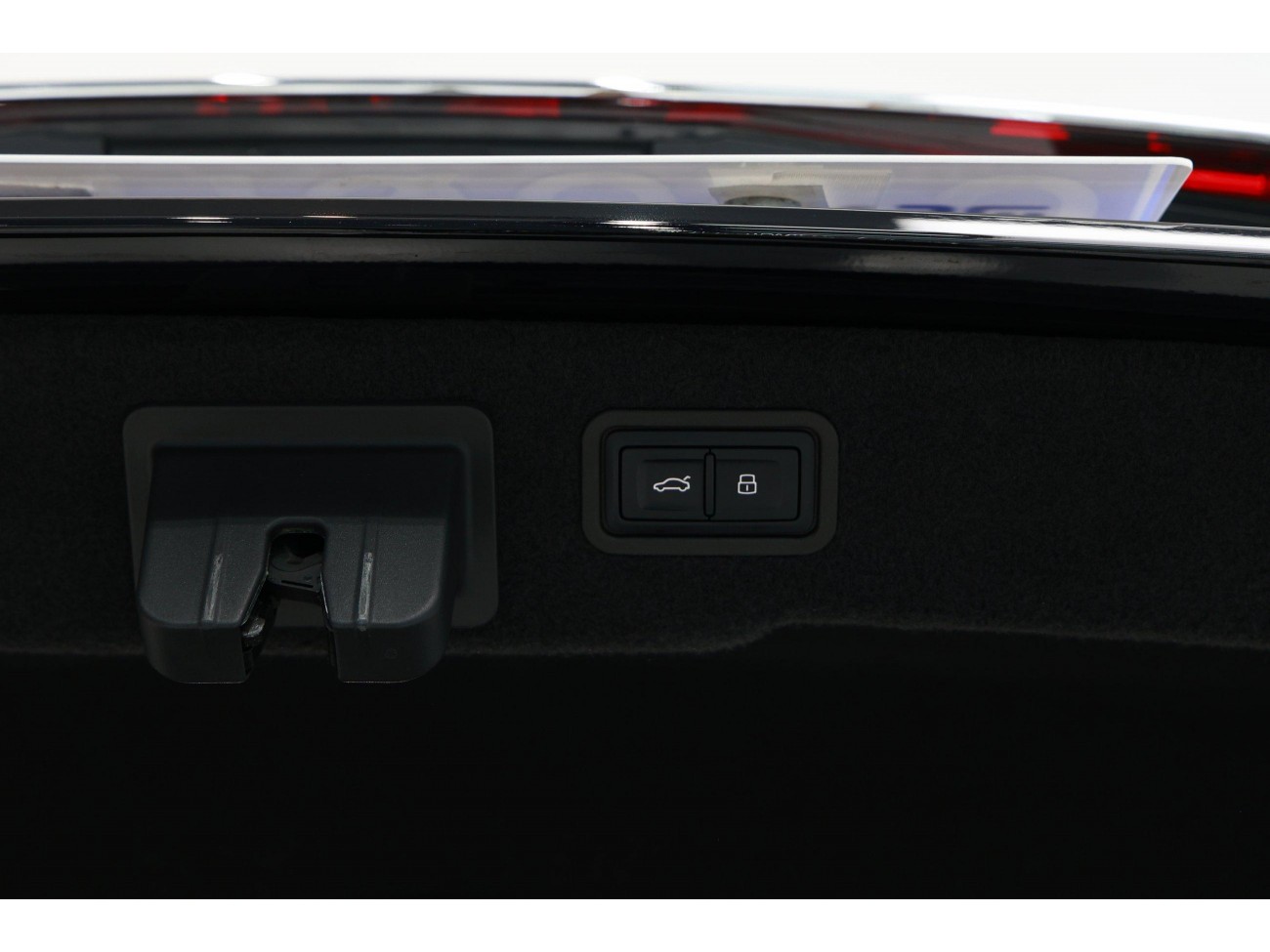 Audi A8L 55 TFSI 2025