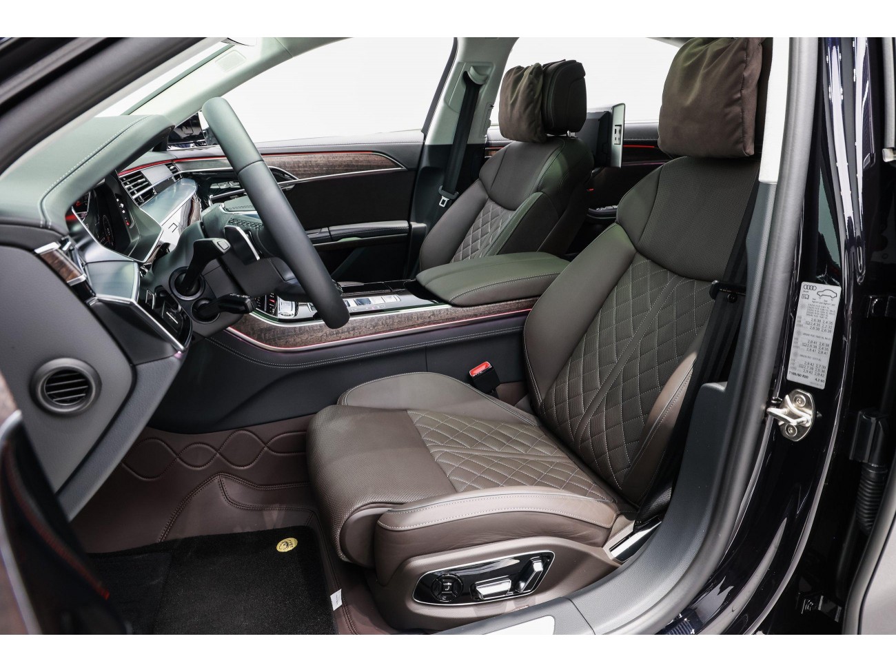 Audi A8L 55 TFSI 2025