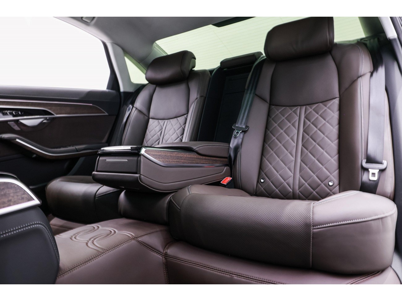 Audi A8L 55 TFSI 2025