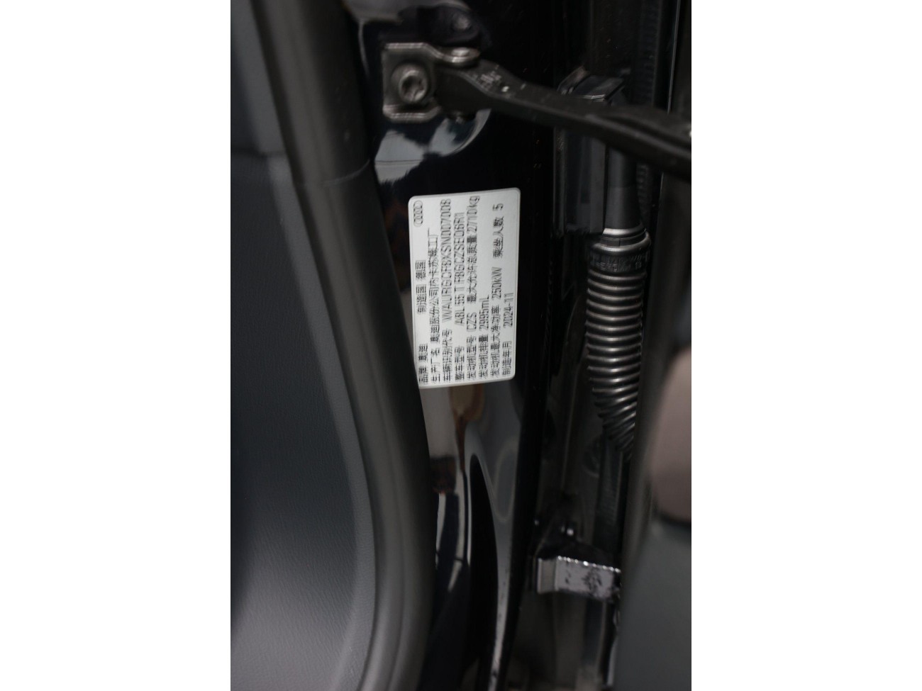 Audi A8L 55 TFSI 2025