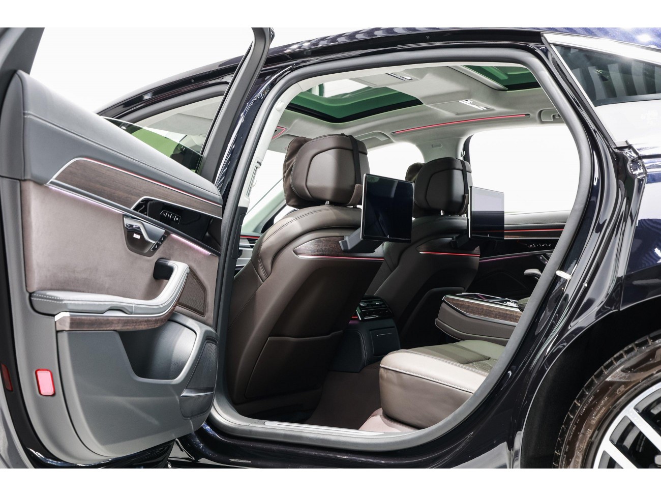 Audi A8L 55 TFSI 2025