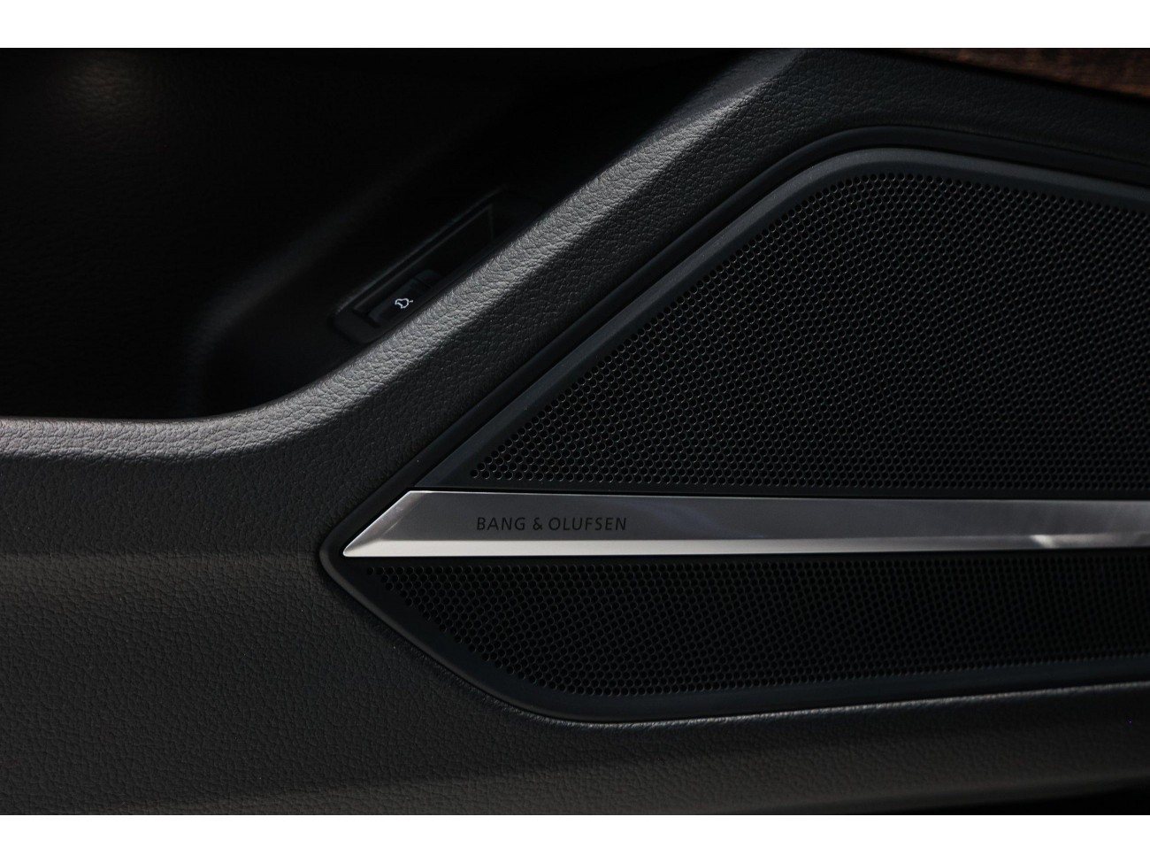 Audi A8L 55 TFSI 2025