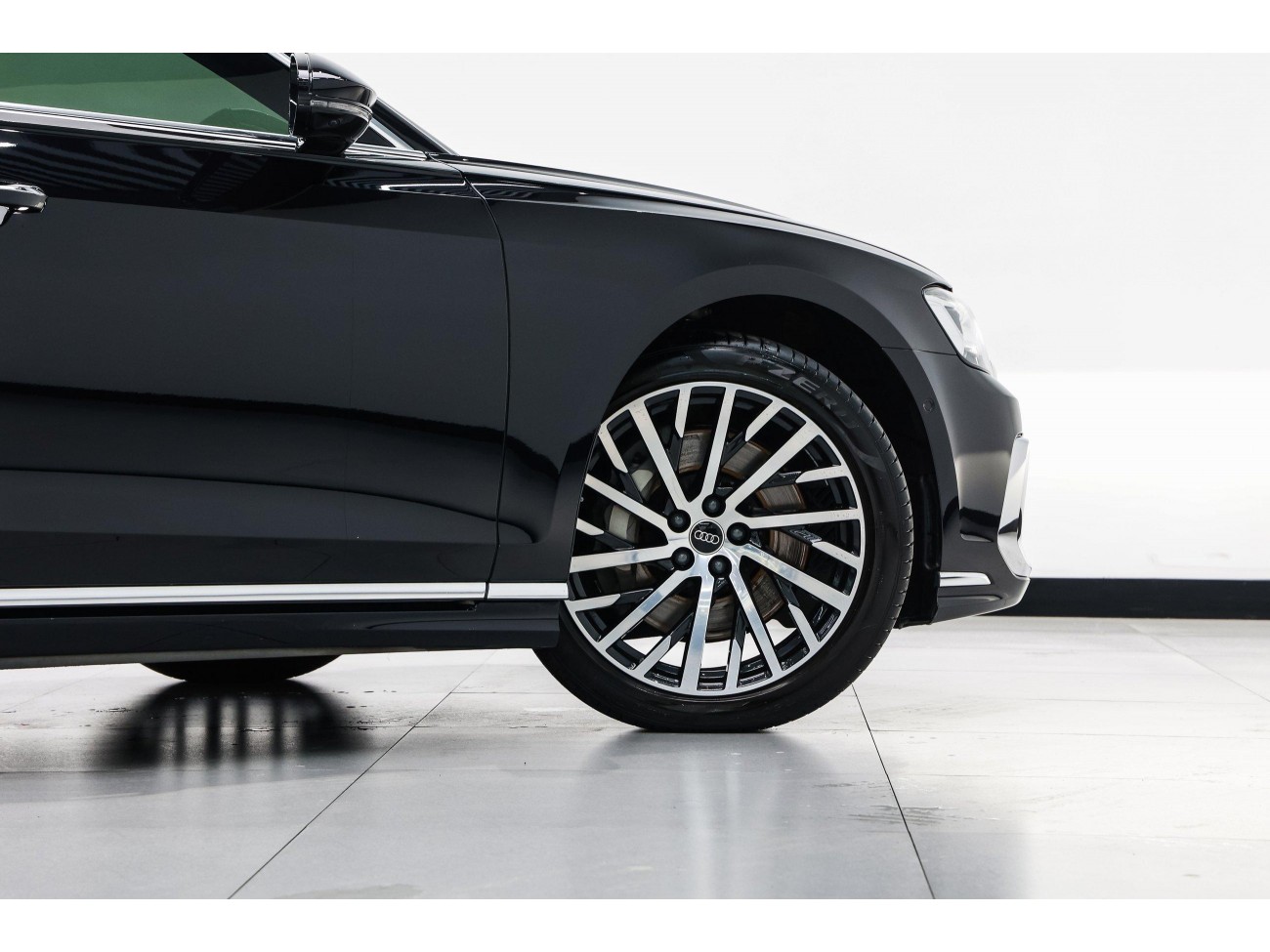 Audi A8L 55 TFSI 2025
