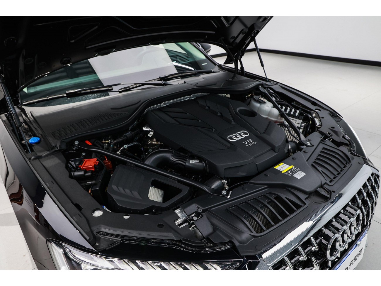 Audi A8L 55 TFSI 2025
