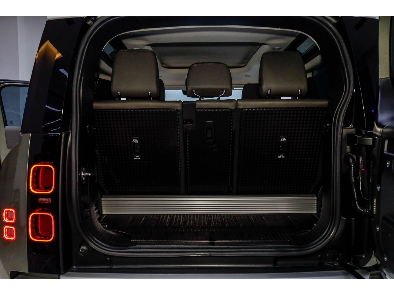 Land Rover Defender 2021