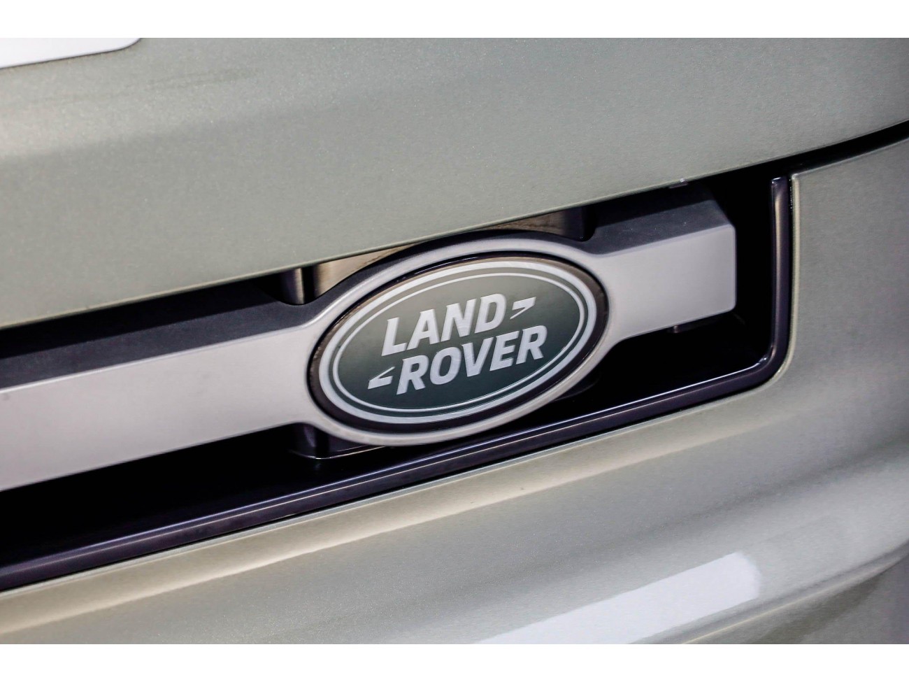 Land Rover Defender 2021