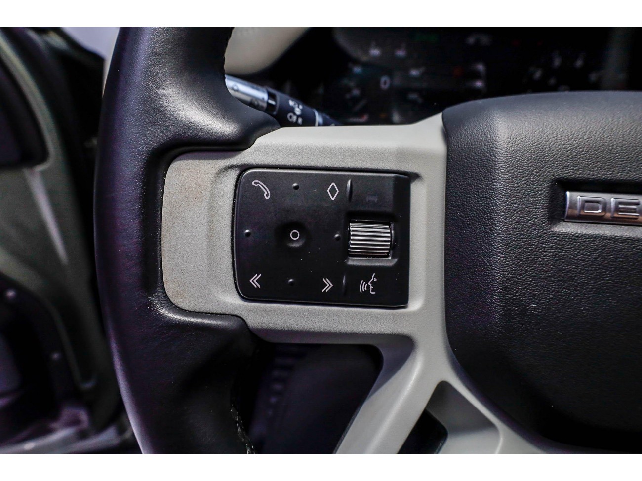 Land Rover Defender 2021