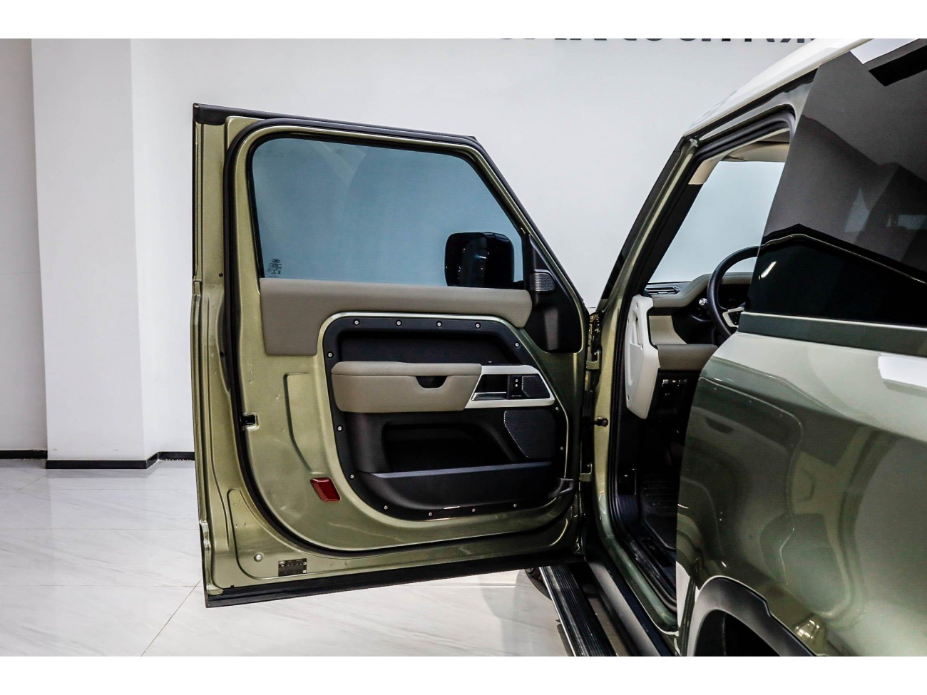 Land Rover Defender 2021
