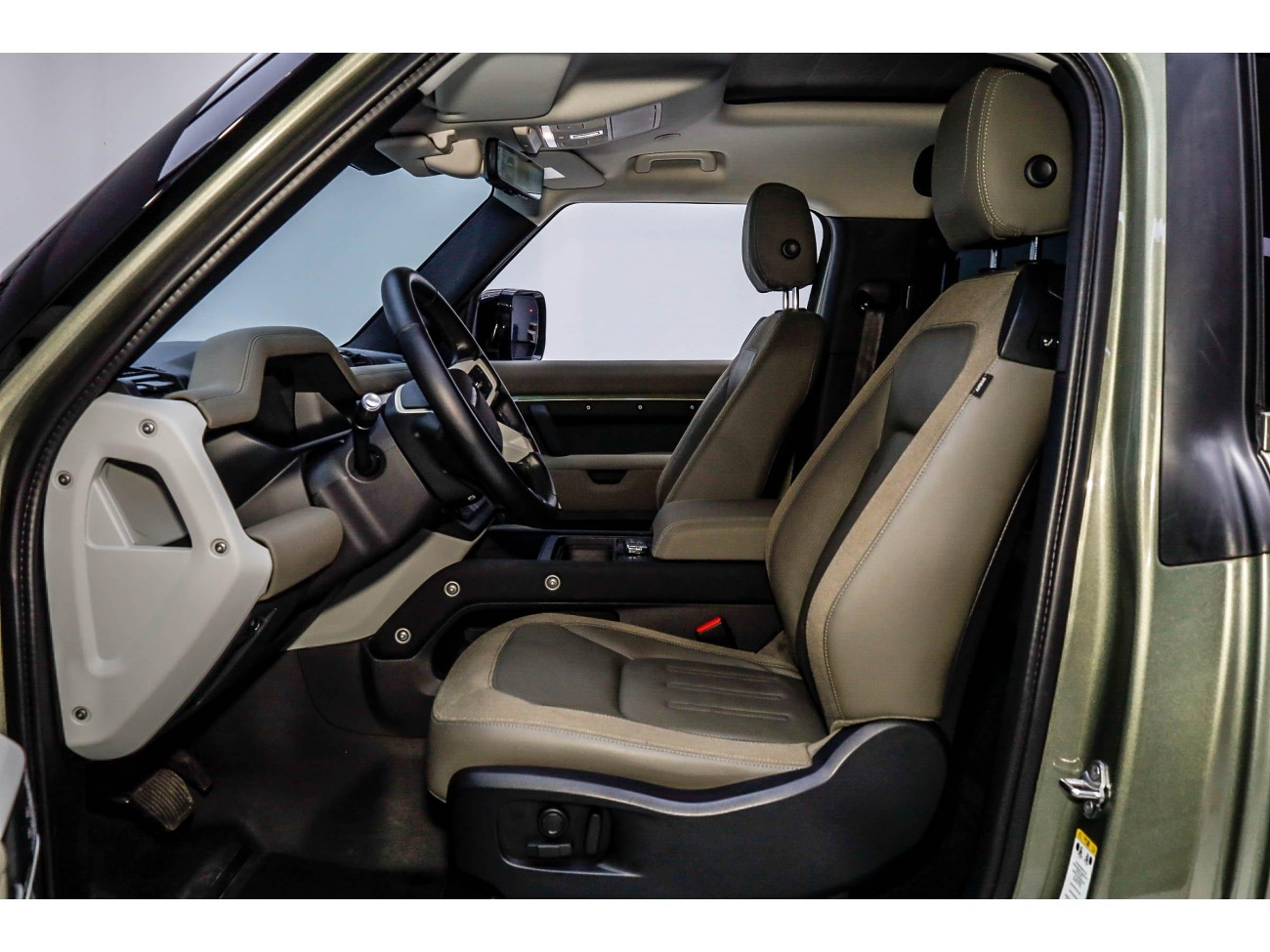 Land Rover Defender 2021