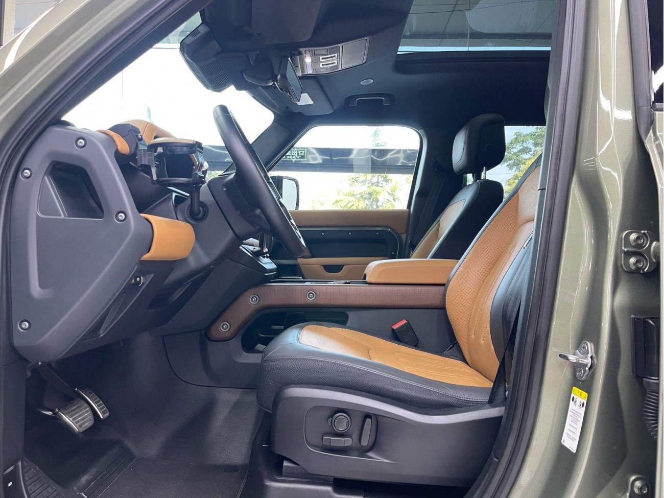 Land Rover Defender 2021