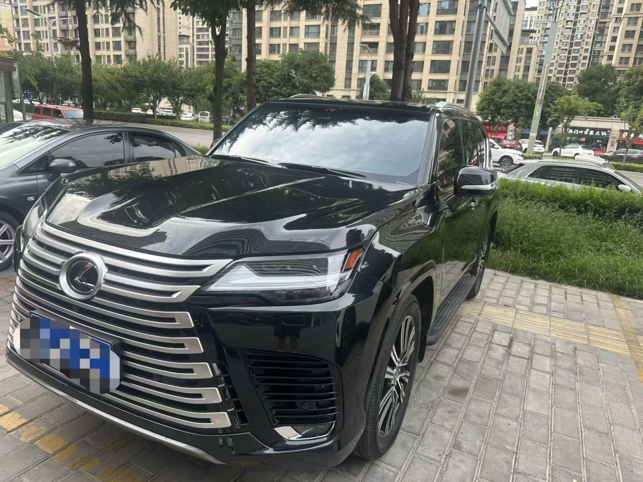Lexus LX 700h 2025