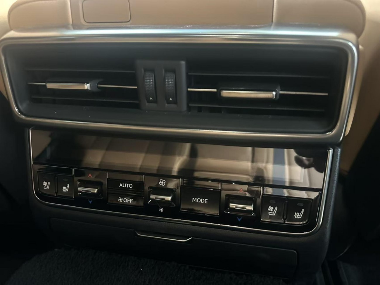 Lexus LX 700h 2025