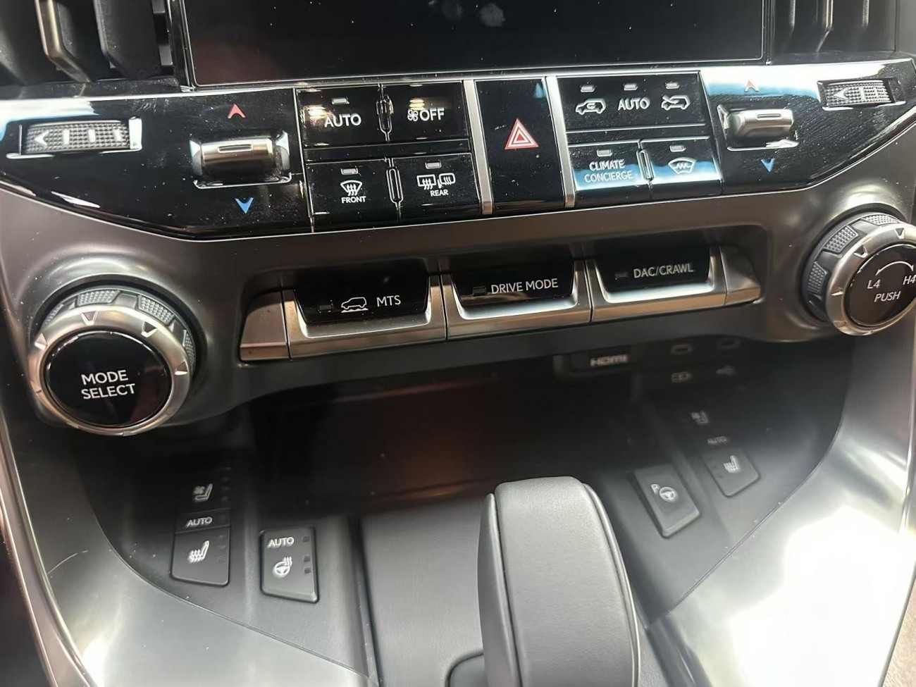 Lexus LX 700h 2025