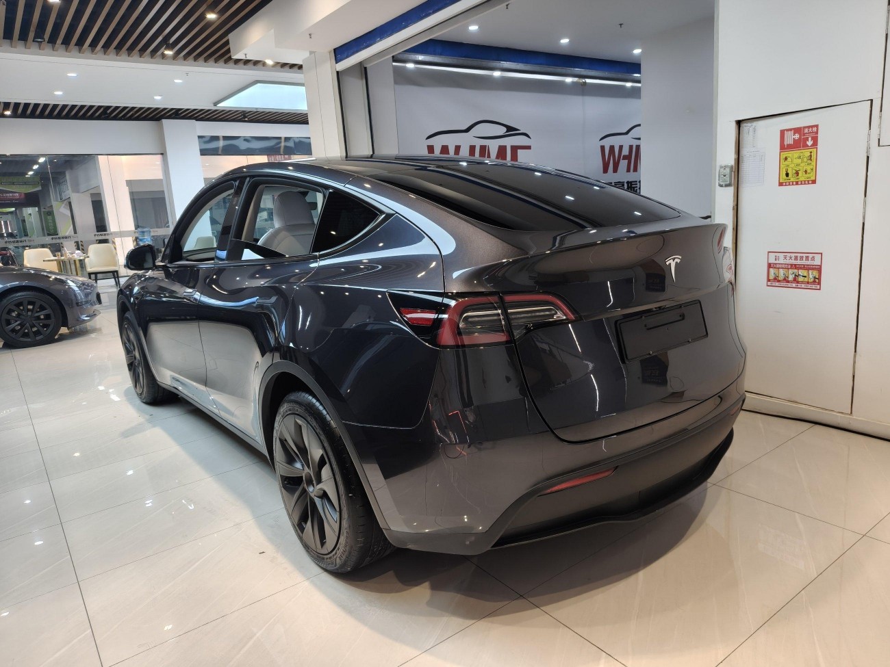 Tesla Model Y 2024