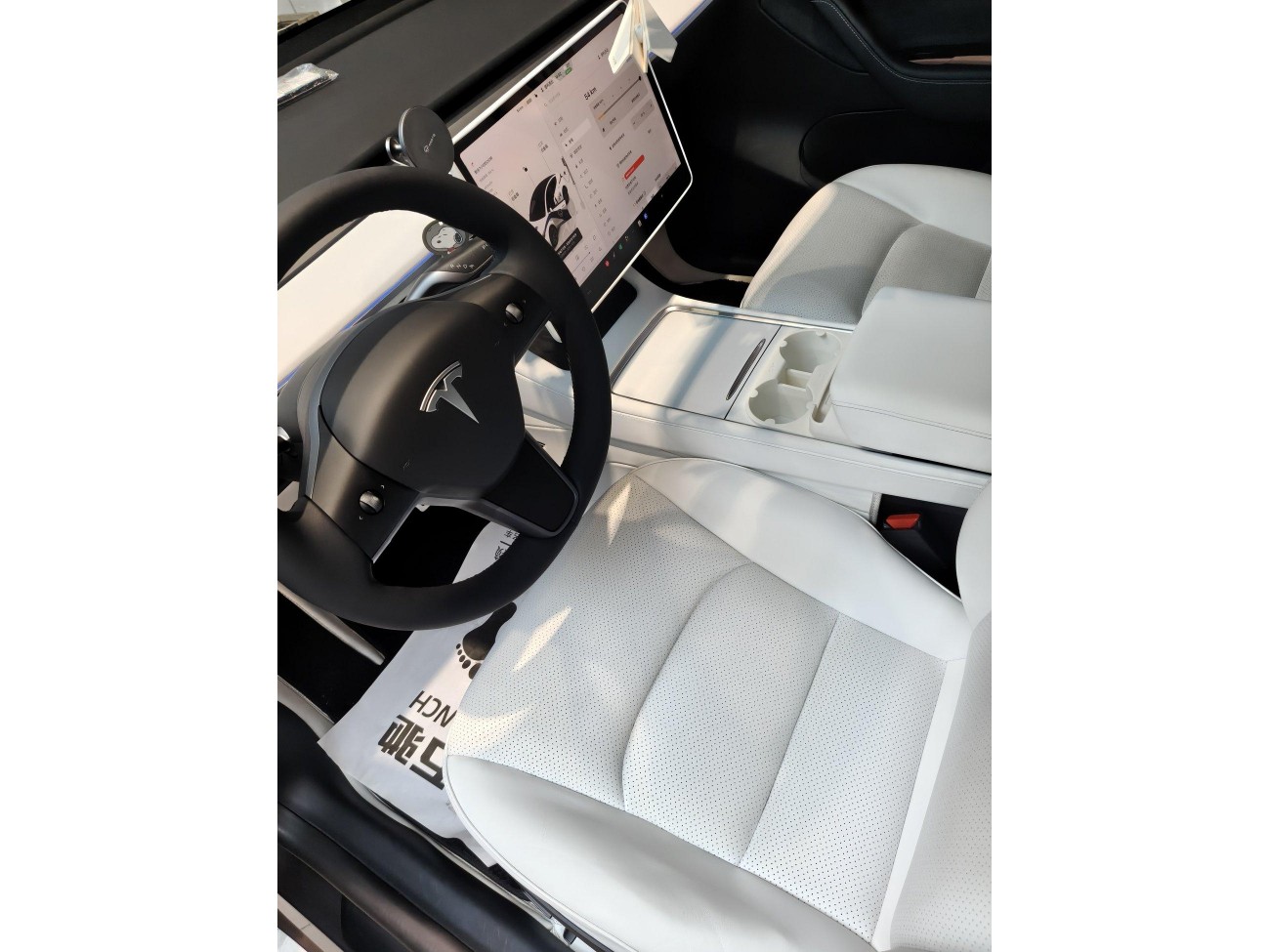 Tesla Model Y 2024