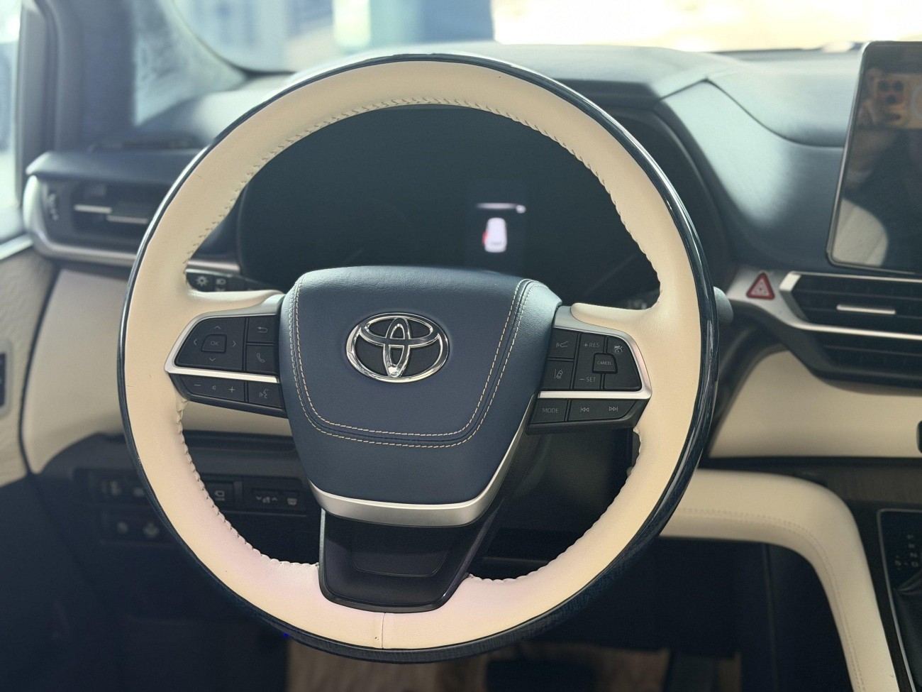 Toyota Granvia 2023