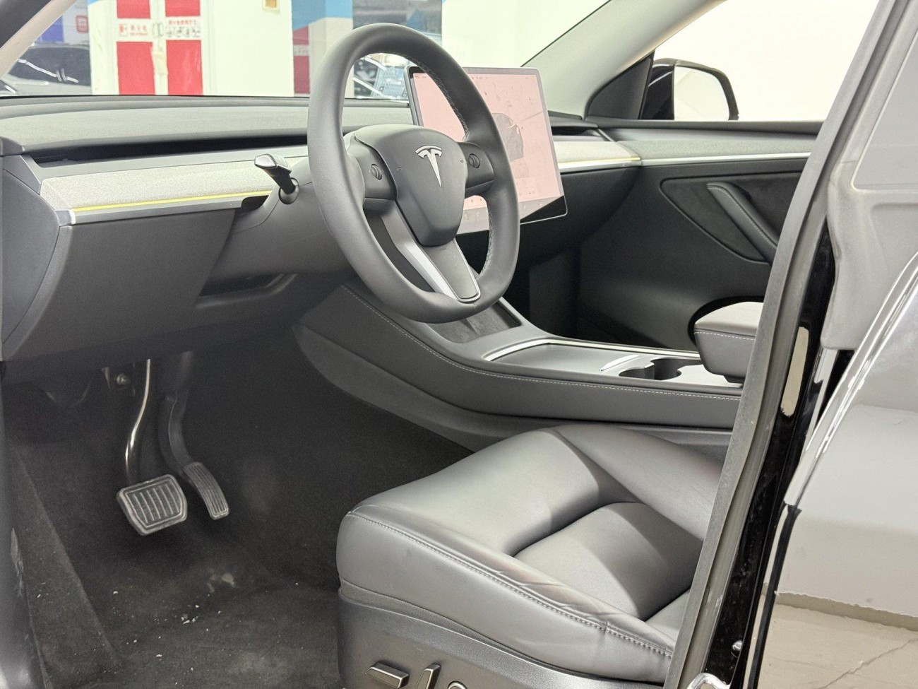 Tesla Model Y 2024