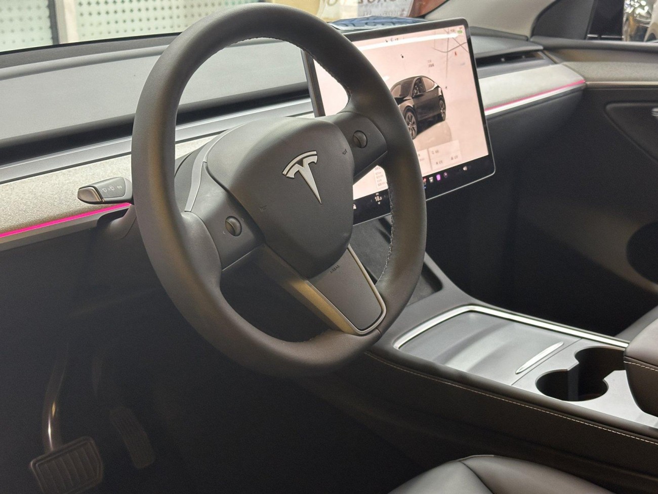 Tesla Model Y 2024